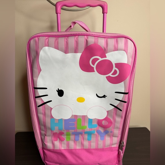Hello Kitty luggage - Picture 1 of 17